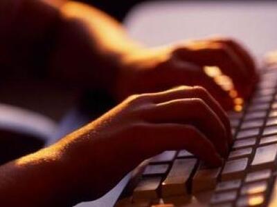 Στρατιωτικός διέσυρε 15χρονη μέσω διαδικτύου