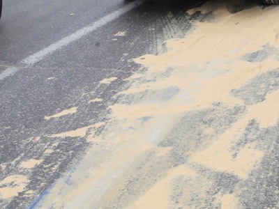 Πάτρα:  Λάδια στο οδόστρωμα στο ύψος της Εύας