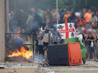 Βρετανία: Πάνω από 35 αντιμεταναστευτικέ...