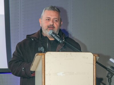 Όταν ζορίζεται το κόμμα, επιστρατεύεται ...