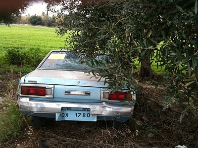 Γέμισε η Πάτρα εγκαταλελειμμένα αυτοκίνητα