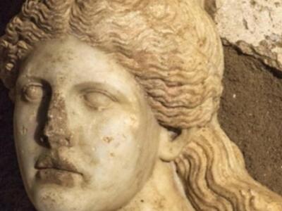 Αμφίπολη: γιατί ... χαμογελάει η Σφίγγα ...