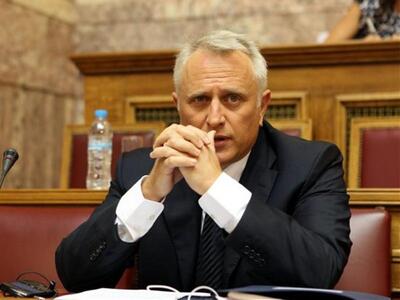 Ραγκούσης στη Βουλή για τα ταξί: «Δεν κά...