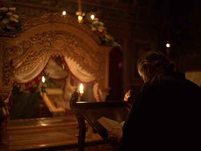 Προσδοκώντας Ανάσταση...