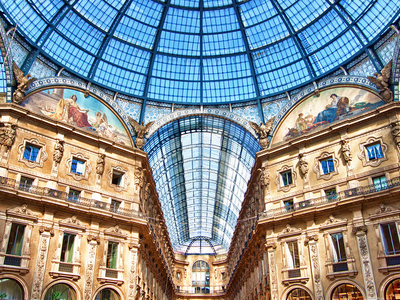 Τη βόλτα στην περίφημη Galleria Vittorio...