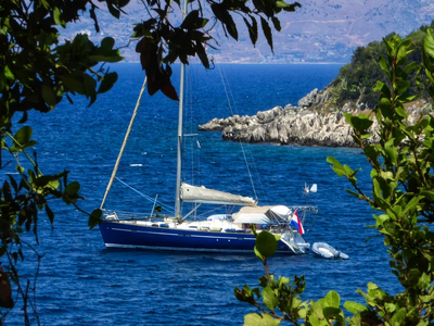 Στα δύο η χώρα: Άνοιξη στα δυτικά, ψύχρα...