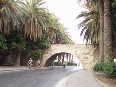 Πατρινό τουριστικό γραφείο "ανάβει ...