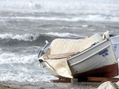 Με ισχυρούς ανέμους φεύγει ο Αύγουστος
