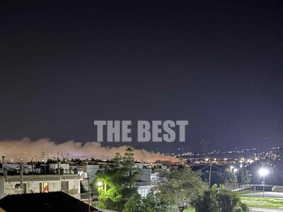 Πάτρα: Φωτιά σε συνεργείο αυτοκινήτων στ...