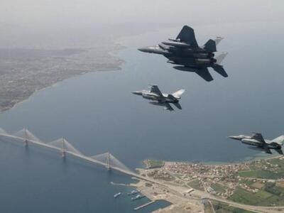  Χαμηλές υπερπτήσεις μαχητικών αεροσκαφώ...