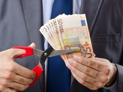 «Κούρεμα» χρεών ποσών 175.000 ευρώ και 8...