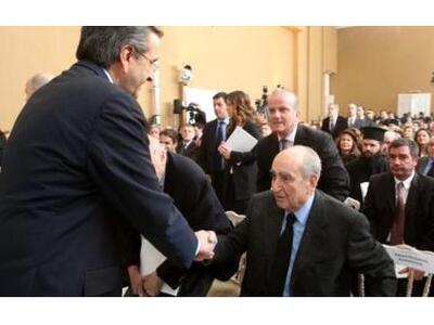Ιστορική χειραψία Μητσοτάκη - Σαμαρά  
