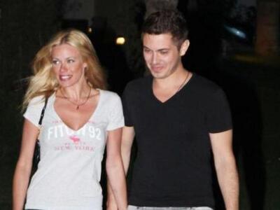 Οι "αυτοκόλλητοι" Μακρυπούλια ...