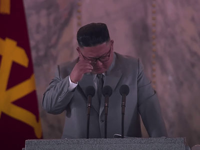 Κιμ Γιονγκ Ουν: Δάκρυσε κατά τη διάρκεια...