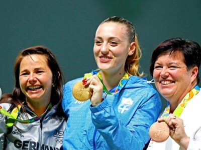 Η απάντηση της Άννας Κορακάκη στο συγχαρ...