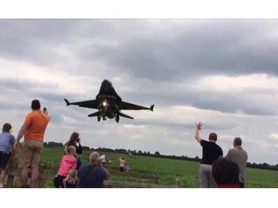 F-16 σε τρομακτικά χαμηλή πτήση προκαλεί...