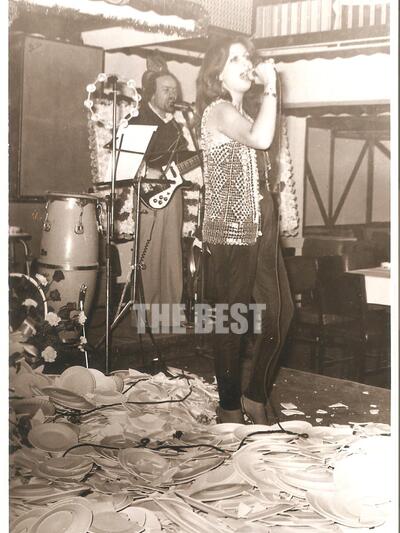 Η Ζέτα Ζαφειρίου το 1980, με σπασμένα πι...