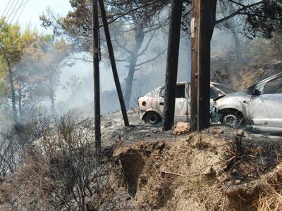 Μαίνεται η φωτιά στην Κέρκυρα - Κάηκαν αυτοκίνητα
