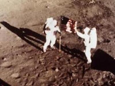 Οταν ο Αρμστρονγκ πάτησε στο φεγγάρι: Εν...