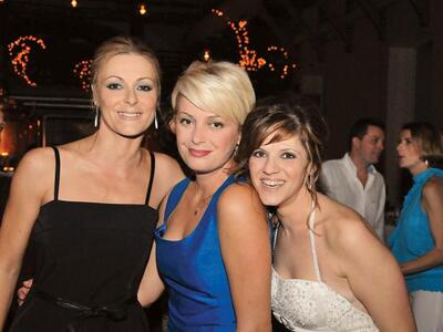 Η νύφη με τις Έφη Ζουδίου και Έμυ Μάντζα...