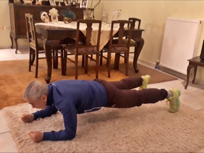 Ο Μάκης Παρασκευόπουλος μας γυμνάζει στο...