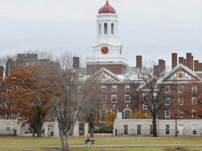 Κλιμακώνει τη σύγκρουση με το Χάρβαρντ ο Τραμπ