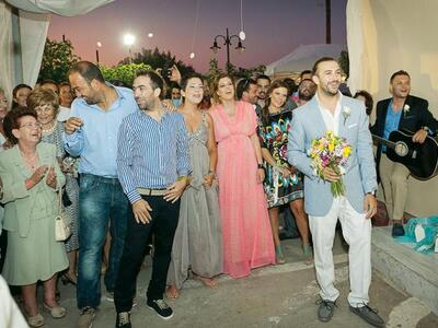 Ο γαμπρός περιμένοντας τη νύφη