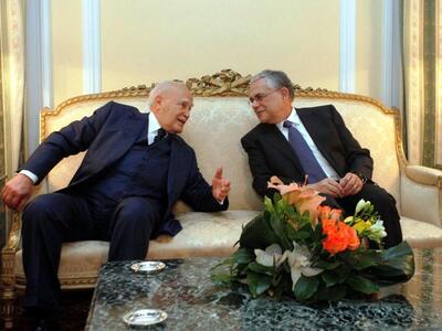 Στις 2 το μεσημέρι η συνάντηση Κ. Παπούλ...