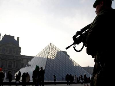 Τρομοκρατική επίθεση στον Λούβρο-Ο δράστ...
