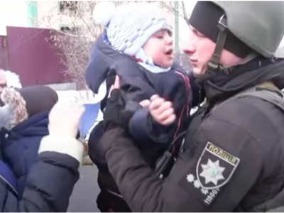 Ουκρανία: Το γοερό κλάμα αγοριού όταν απ...