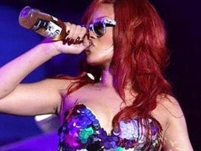 Mπεκρόπινε καθόλη τη διάρκεια της συναυλίας της 