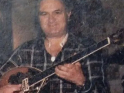 Πέθανε ο τραγουδιστής Δημήτρης Μουζάς