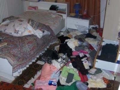 Δύο κουκουλοφόροι έδεσαν ηλικιωμένη και ...