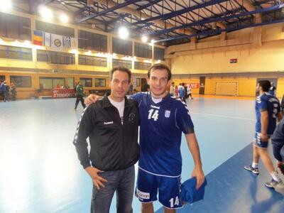 Χαντμπολ: Ο Στάθης Μπουρδόπουλος με τον ...