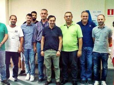 Ο κ. Δημήτρης Παπασωτηρίου με τους συμμε...