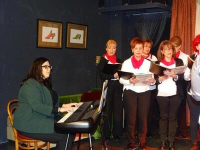 Στο πιάνο η Ελένη Παπαπροκοπίου