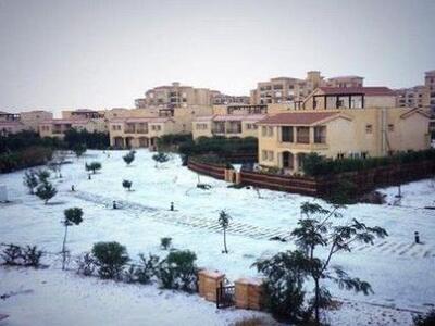 Στα λευκά ντύθηκε το Κάιρο μέτα από 100 χρόνια!