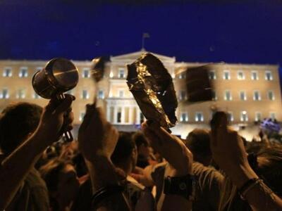 Ένας μήνας «Αγανάκτησης» στις πλατείες