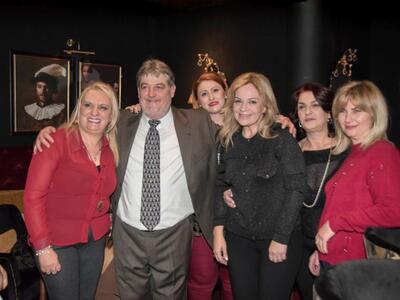 Ο πρόεδρος του συνδέσμου Γ. Τσιαβίκος με...