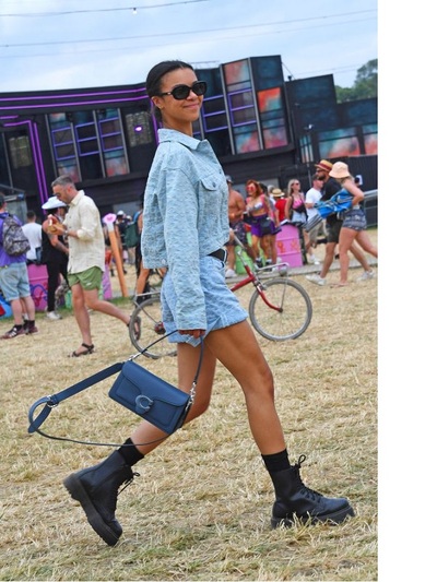 Ντυμένη με ετικέτα Coach η πρωταγωνίστρι...