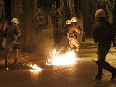 Επίθεση με μολότοφ εναντίον αστυνομικών ...