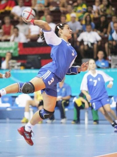 Τρεις "λέαινες" στα γαλανόλευκα