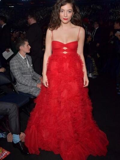 LORDE ΜΕ VALENTINO