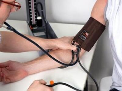 Νέα στοιχεία ότι η αρτηριακή πίεση πρέπε...