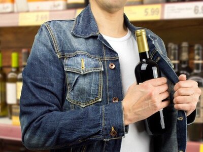 Πάτρα: Μπούκαρε σε σούπερ μάρκετ και αφα...