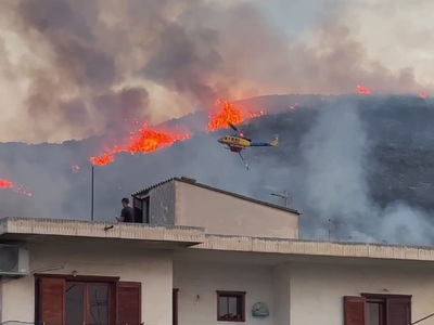 Μεγάλη φωτιά στη Ναύπακτο- Μήνυμα του 11...
