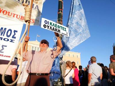 ΤΩΡΑ: Ένταση μεταξύ "αγανακτισμένων...