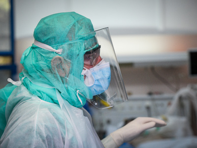 Κορωνοϊός- Καπραβέλος: Δεν υπήρχε ΜΕΘ γι...