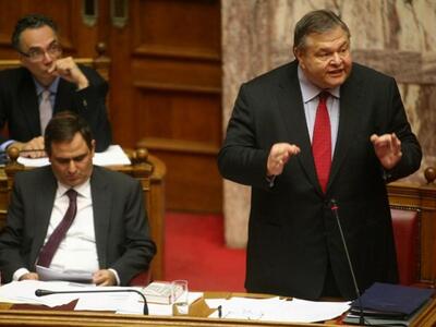 Μεσοπρόθεσμη... κρίση στη Βουλή-  Κόντρα...