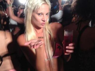 Ο "καυτός" χορός της Τζούλιας ...